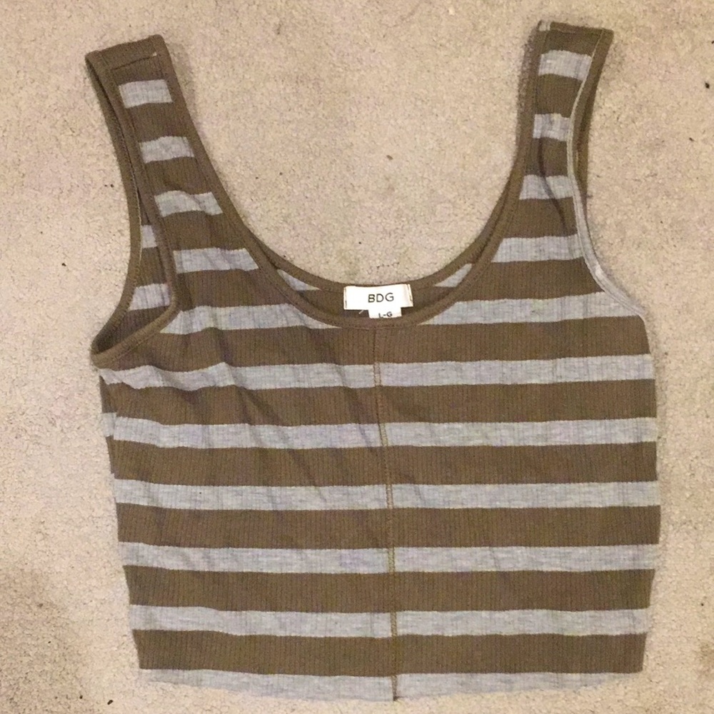 Tilly’s cropped tank olive and grey size small